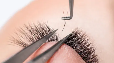 Wimpern - verlängerung - volumen - lifting © parilov - adobestock.com